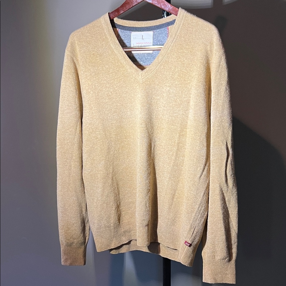 Banana Republic Men's Tan V-Neck Sweater